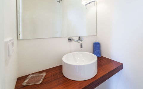 La Gargouille: Luminaire Plomberie, Robinet, Propriété, Meubles, Lavabo, Évier, Salle De Bains, Rectangle, Bois, Éclairage