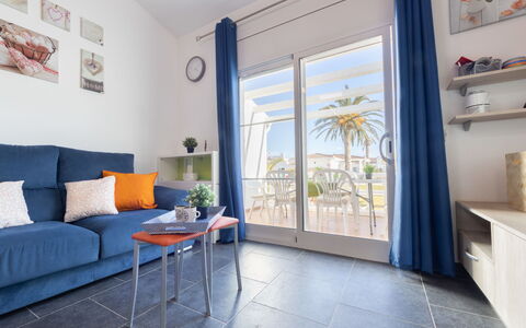Salvagina 15: Meubles, Propriété, Canapé, Plante, Bleu Azur, Plante D'Appartement, Bâtiment, Fenêtre, Design Intérieur, Table