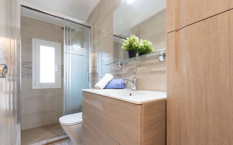 Salvagina 15: Miroir, Robinet, Propriété, Luminaire Plomberie, Plante, Salle De Bains, Évier, Bois, Design Intérieur
