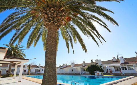 Salvagina 15: L'Eau, Ciel, Plante, Propriété, Bleu Azur, Bleu, Bâtiment, Piscine, Arbre, Mobilier De Jardin