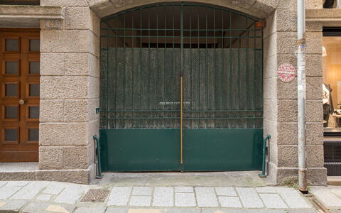 Saint Malo 197: Porte, Surface De La Route, Bois, Bâtiment, Brique, Composite, Trottoir, Symétrie