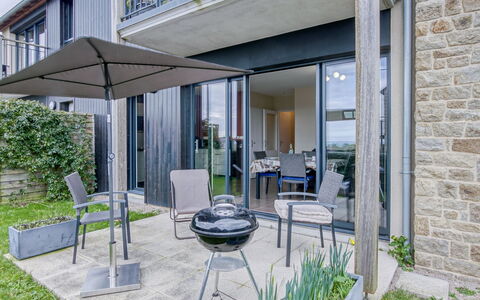 Les Hauts de Port Mer: Plante, Meubles, Propriété, Table, Ombre, Design Intérieur, Chaise, Design Urbain, Architecture, Fenêtre