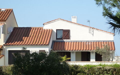 Lotissement du Stade: Ciel, Plante, Bâtiment, Propriété, Fenêtre, Maison, Lot Terre, Arbre, Bois