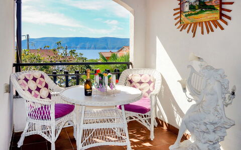 Krk Pinezići 602: Meubles, Propriété, Chaise, Plante, Blanc, Table, Vert, Bleu Azur, Nuage, Décoration
