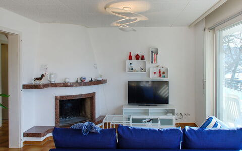 San Quirico: Propriété, Canapé, Cadre, Bleu, Bois, Fenêtre, Design Intérieur, Éclairage, Salon, Bâtiment