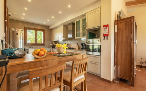 Son Bordoi: Table, Cabinetry, Meubles, Comptoir, Vaisselle, Bois, Chaise, Cuisine, Sol, Design Intérieur