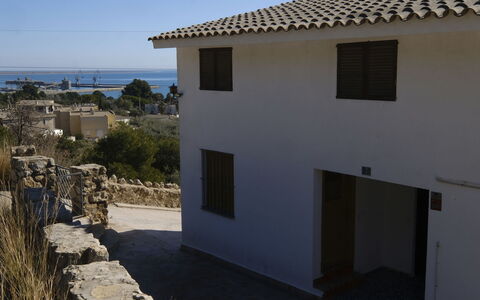 Pino: Plante, Fenêtre, Propriété, Ciel, Bâtiment, Maison, Immobilier, Façade, Paysage