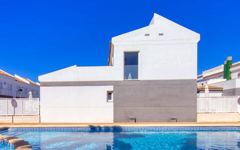 Dénia 836: L'Eau, Ciel, Propriété, Bleu, Bâtiment, Piscine, Bleu Azur, Loisir, Immobilier, Composite
