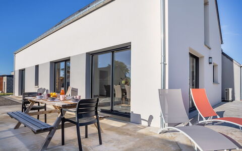 Bollevilla: Table, Propriété, Cabinetry, Bâtiment, Vaisselle, Bois, Comptoir, Design Intérieur, Vaisselle, Appareil De Cuisine