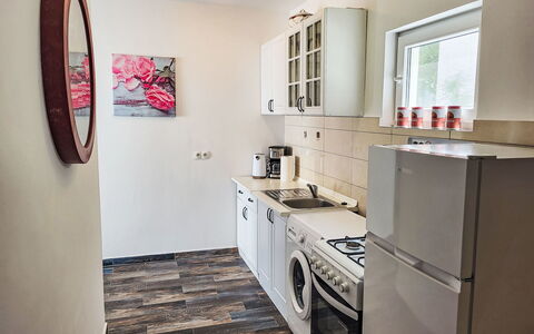 Matea: Comptoir, Cabinetry, Bois, Cadre, Évier, Design Intérieur, Bâtiment, Sol, Sol, Cuisine