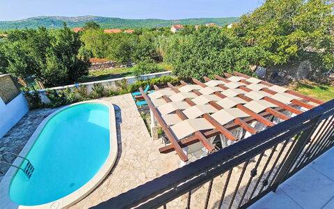 Joy on Countryside: L'Eau, Propriété, Ciel, Bâtiment, Arbre, Piscine, Mobilier De Jardin, Plante, Station Balnéaire, Loisir