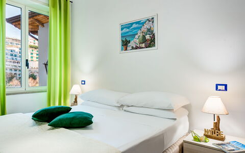 Living Times Apartment: Meubles, Propriété, Vert, Confort, Bleu, Bleu Azur, Textile, Éclairage, Oreiller, Design Intérieur