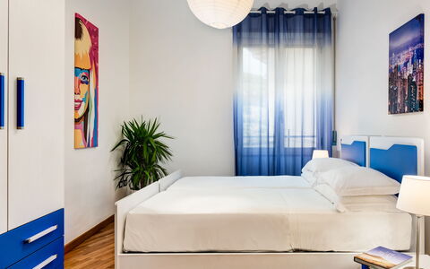 Living Times Apartment: Propriété, Meubles, Bleu, Bleu Azur, Bâtiment, Confort, Décoration, Éclairage, Textile, Design Intérieur