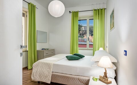 Living Times Apartment: Meubles, Propriété, Bâtiment, Confort, Porte, Textile, Bois, Ombre, Design Intérieur