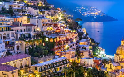 Living Times Apartment: L'Eau, Bâtiment, Propriété, Ciel, Bleu, Lumière, Bleu Azur, La Nature, Montagne, Maison