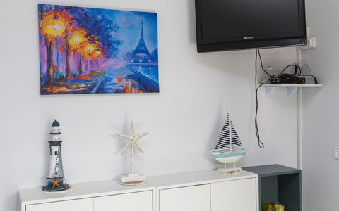 Willis: Propriété, Blanc, Produit, Bleu Azur, Design Intérieur, Éclairage, Rayonnage, Mur, Peindre, Rectangle