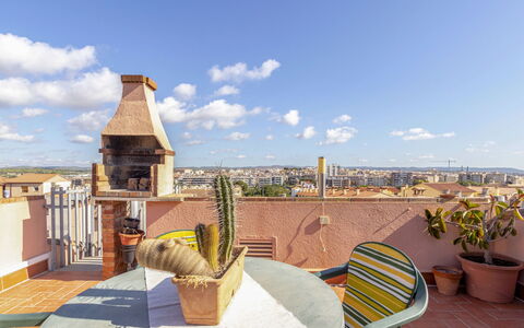 Torrepuerto: Ciel, Nuage, Plante, Bâtiment, Bleu Azur, Pot De Fleur, Mobilier De Jardin, Ombre, Loisir