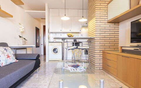 Torrepuerto: Meubles, Cabinetry, Table, Canapé, Comptoir, Éclairage, Bois, Design Intérieur, Bâtiment, Sol