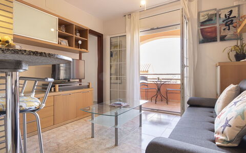Torrepuerto: Meubles, Propriété, Bois, Cadre, Éclairage, Design Intérieur, Table, Confort, Électroménager, Sol