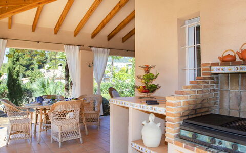 Flamenco: Propriété, Table, Meubles, Plante, Comptoir, Bois, Plante D'Appartement, Design Intérieur, Chaise, Fenêtre