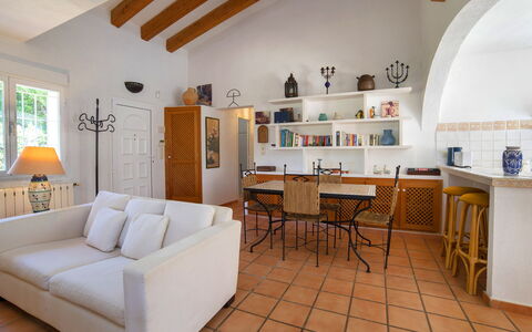 Flamenco: Table, Cadre, Meubles, Bois, Bâtiment, Maison, Canapé, Cabinetry, Salon, Sol