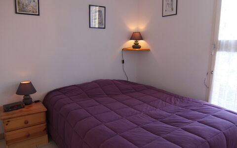 Marina Village: Chambre, Pièce, Lit, Meubles, Propriété, Drap De Lit, Literie, Cadre De Lit, Sol, Mur