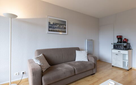 La Pecherie: Canapé, Propriété, Meubles, Cadre, Confort, Bois, Salon, Éclairage, Design Intérieur, Canapé-Lit