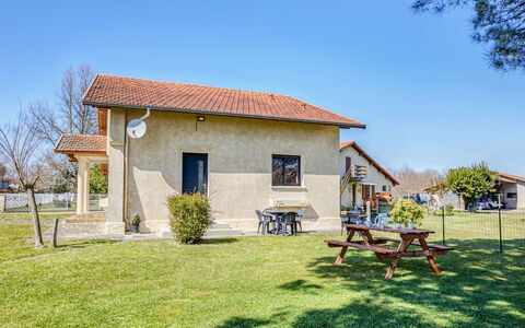Peyroutic: Ciel, Plante, Bâtiment, Propriété, Fenêtre, Arbre, Maison, Lot Terre, Herbe, Porte