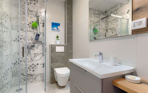 Wing 77: Miroir, Robinet, Luminaire Plomberie, Évier, Propriété, Lavabo, Blanc, Salle De Bains, Violet, Design Intérieur