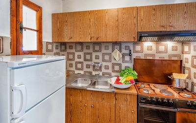Querceto 201.1: Cabinetry, Comptoir, Bâtiment, Propriété, Meubles, Cuisine, Appareil De Cuisine, Cuisinière, Gaz Poele, Bois