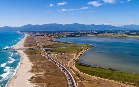 Port Sud: L'Eau, Nuage, Ciel, Ressources En Eau, Montagne, Bleu, Bleu Azur, Plage, Cotiers Et Relief Océaniques, Banque