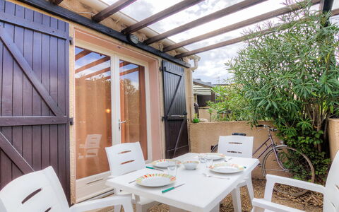 Port Sud: Propriété, Bâtiment, Pièce, Maison, Immobilier, Design Intérieur, Domicile, Meubles, Toit, Conception