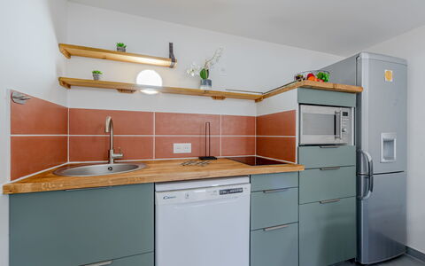 Les Capellanes: Cabinetry, Comptoir, Evier, Robinet, Propriété, Évier, Bâtiment, Luminaire Plomberie, Cuisine, Cuisinière