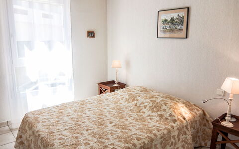 Les Flots Cypriano: Chambre, Lit, Meubles, Pièce, Drap De Lit, Propriété, Literie, Cadre De Lit, Design Intérieur, Mur