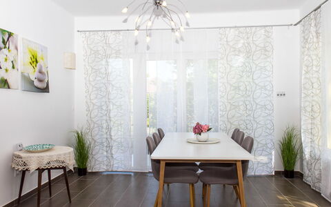 Francois: Table, Meubles, Propriété, Bois, Éclairage, Design Intérieur, Sol, Sol, Décoration, Ombre