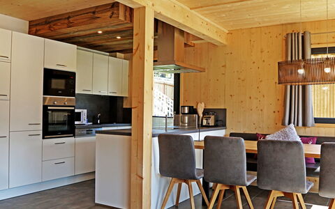 Steinach am Brenner 130: Cabinetry, Meubles, Comptoir, Propriété, Bâtiment, Bois, Cuisine, Appareil De Cuisine, Électroménager, Design Intérieur