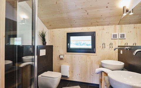 Steinach am Brenner 130: Propriété, Robinet, Miroir, Luminaire Plomberie, Évier, Lavabo, Salle De Bains, Confort, Éclairage, Design Intérieur