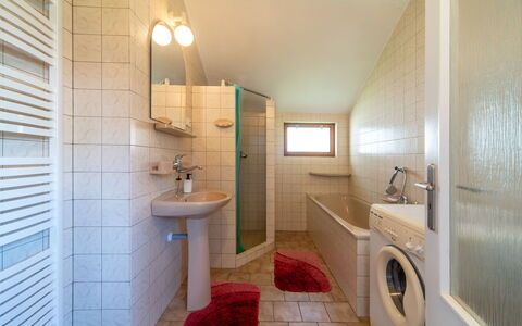 Sudoměřice: Sol, Sol, Design Intérieur, Mur, Luminaire Plomberie, Salle De Bains, Plafond, Lavabo, Pièce, Robinet