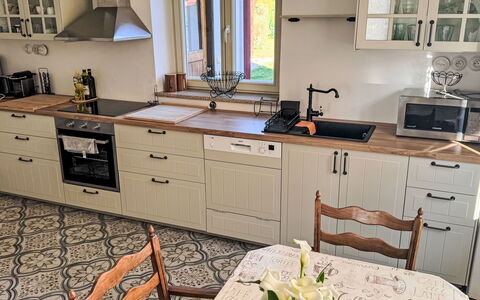 Sudoměřice: Cuisine, Cabinetry, Sol, Comptoir, Bois, Appareil De Cuisine, Meubles, Tiroir, Design Intérieur, Principaux Appliance