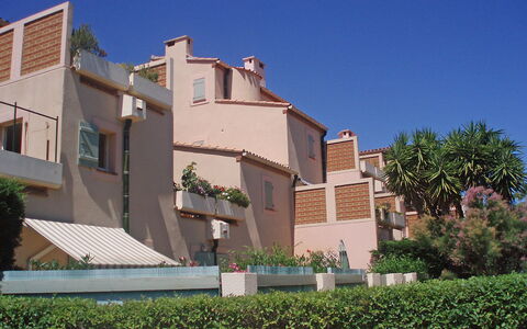 Les Terrasses Fleuries: Plante, Ciel, Bâtiment, Propriété, Fenêtre, Maison, Lot Terre, Arbre, Design Urbain, Arecales
