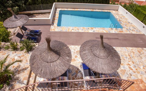 Villa El Camino: L'Eau, Plante, Bois, Mobilier De Jardin, Loisir, Piscine, Paysage, Rectangle, Toit