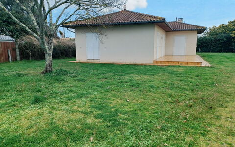 L'Albizia: Ciel, Plante, Propriété, Nuage, Arbre, Lot Terre, Bâtiment, Prairie, Paysage, Herbe