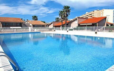 Saint Cyprien 560: L'Eau, Nuage, Ciel, Jour, Propriété, Piscine, Bâtiment, Bleu, Bleu Azur, Maison