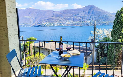 Brissago 724: Meubles, Mobilier De Jardin, Chaise, Cotiers Et Relief Océaniques, Balcon, Tableau De Plein Air, Mer, Chaîne De Montagnes, Côte, Ombre
