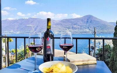 Brissago 724: Drinkware, Table, Meubles, Chaîne De Montagnes, Du Vin, Bar, Restaurant, Verres À Pied, Mer