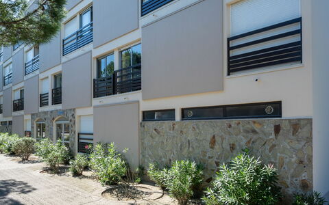 Saint Cyprien 580: Plante, Jour, Bâtiment, Fenêtre, Architecture, Lot Terre, Design Urbain, Rectangle, Ligne, Ombre