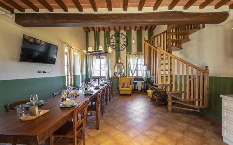 La Smarrita dei Carradori: Table, Meubles, Bâtiment, Bois, Chaise, Maison, Architecture, Design Intérieur, Sol, Vaisselle