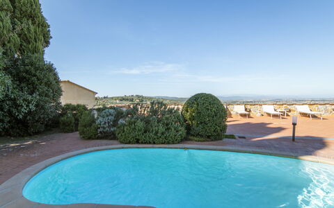 La Smarrita dei Carradori: L'Eau, Ciel, Propriété, Piscine, Plante, Bleu Azur, Loisir, Immobilier, Composite, Paysage