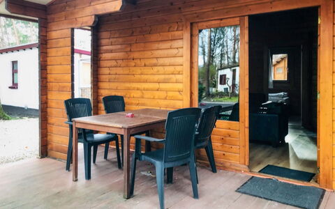 De Brenkberg: Table, Propriété, Meubles, Fenêtre, Bois, Plante, Chaise, Design Intérieur, Architecture, Ombre