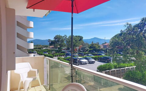 Saint Cyprien 650: Balcon, Condominium, Hôtel